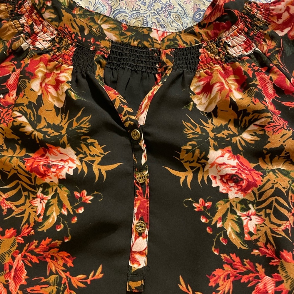Boutique Floral Flowy Blouse - Picture 3 of 3
